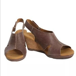 Clarks Helio Float Soft Cushion Suede Wedge Sandals Brown, Sz 8.5